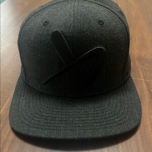 Bauer Black Men's Hat. Snap-back. Work once